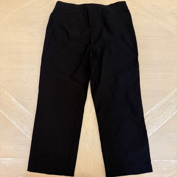 Style & Co Black Capris with Classic Straight-Leg Design - Picture 5 of 5